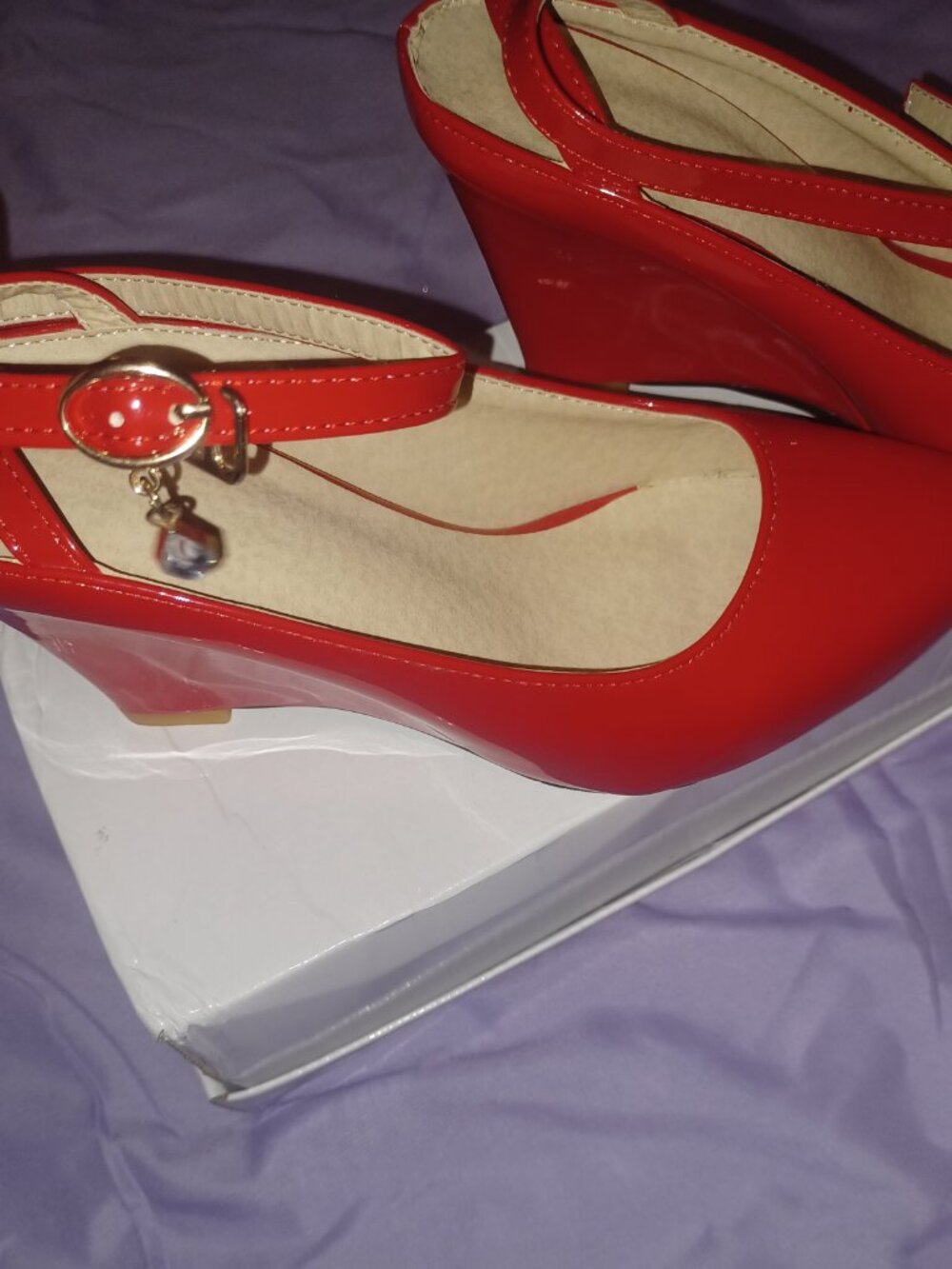 Red pumps - Picture 4 of 7